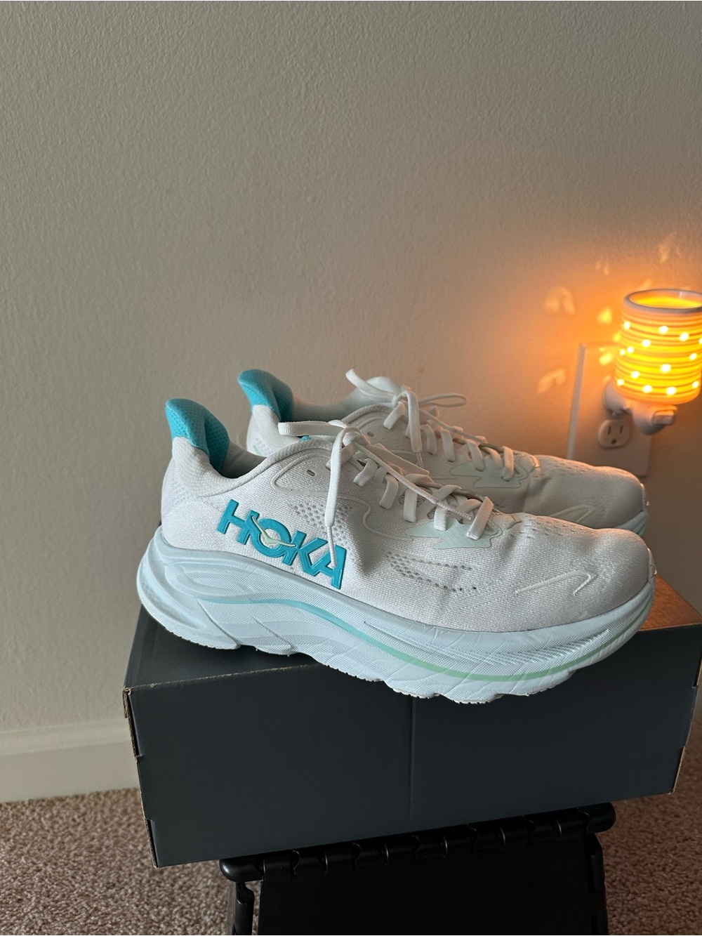 HOKA Clifton 10, Women’s White & Teal Lightweight Running Shoes. Size 10B